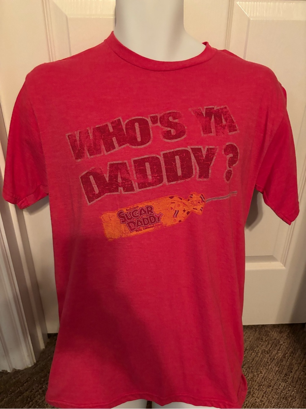 Savvy Red Short Sleeve Graphic Tee - "Who's Ya Daddy?"